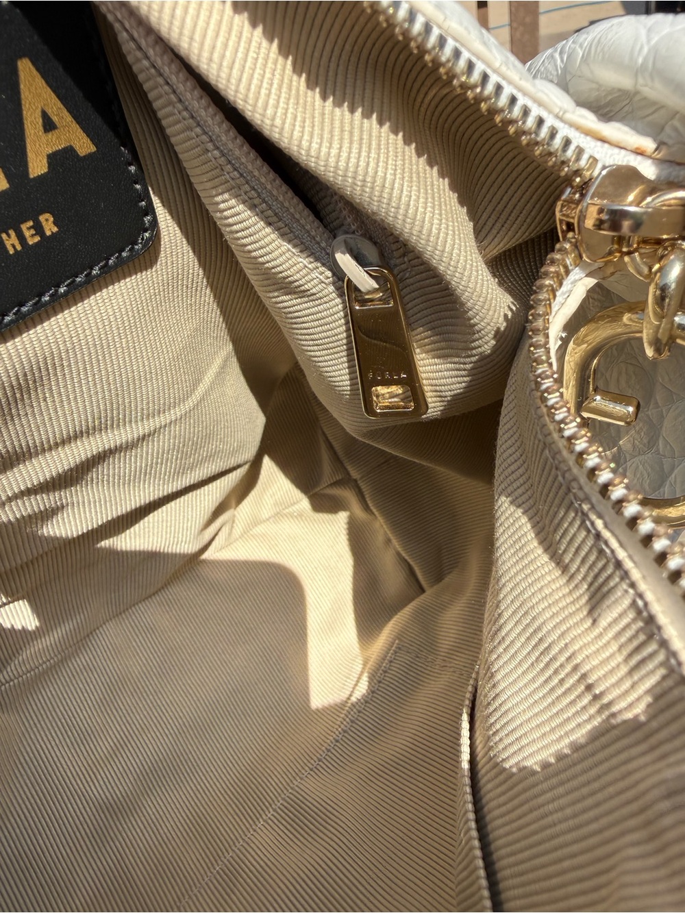 EUC Furla Ginger Hobo Bag in croc-embossed leather - Picture 11 of 12